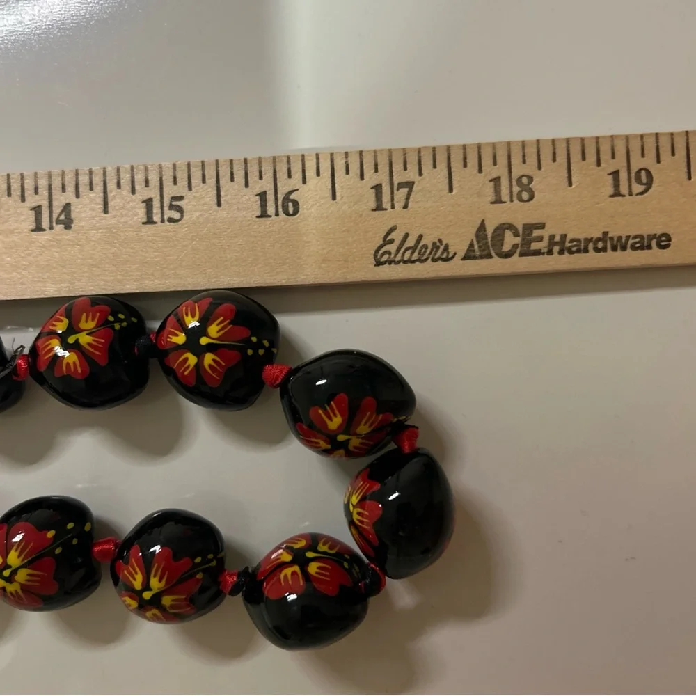 NWT Genuine Kukui Tree Nuts Necklace Handmade Hand Painted Red Yellow Flowers